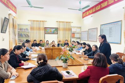 Chiều ngày 03/11/2025 chi bộ Trường Mầm non Khánh Lợi tổ chức buổi sinh hoạt định kỳ tháng 11 trong không khí nghiêm túc, đoàn kết và trách nhiệm. Về dự và chỉ đạo buổi sinh hoạt có Đ/c Nguyễn Thị Hằng- Đảng ủy viên phụ trách Chi bộ trường Mầm non.