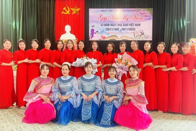 Sáng ngày 15/11/2025 UBND xã Khánh Thiện đã long trọng tổ chức buổi gặp mặt kỷ niệm 43 năm Ngày nhà giáo Việt Nam 20/11 nhăm tri ân và tôn vinh những đóng góp to lớn của đội ngũ cán bộ , giáo viên, nhân viên đang công tác tại các trường học trên địa bàn xã.