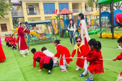 Thứ 5, ngày 05 tháng 02 năm 2026 Trường mầm non Khánh Lợi tổ chức Chương trình ” Hát múa mừng xuân 2026″ Rộn ràng sắc xuân, ngập tràn niềm vui