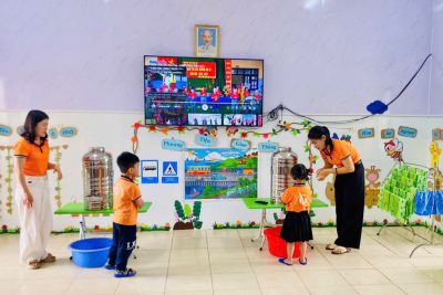 Tháng 3 năm 2026, trường mầm non Khánh Lợi đẩy mạnh công tác chăm sóc sức khỏe, phòng chống dịch bệnh, đảm bảo an toàn cho trẻ trong trường mầm non. Tổ chức cân đo, khám sức khỏe định kỳ cho trẻ. Tổ chức chuyên đề vệ sinh cá nhân cho trẻ đạt hiệu quả