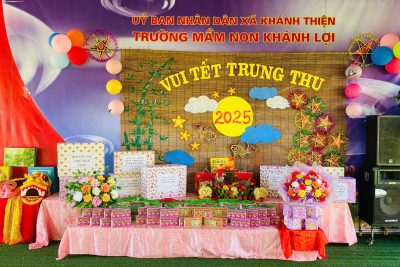 Ngày 03 tháng 10 năm 2025, Trường Mầm non Khánh Lợi tổ chức Chương trình “Vui Tết Trung thu” cho các cháu học sinh toàn trường. Về tham chương trình có đại diện lãnh đạo Đảng ủy – HĐND – UBND – Ủy ban MTTQ Việt Nam xã Khánh Thiện; bà Tống Thị Xuân Hòa – Bí thư Chi bộ, Hiệu trưởng nhà trường; cùng Ban Giám hiệu, cán bộ, giáo viên, nhân viên, quý phụ huynh và các em học sinh. Chương trình gồm các nội dung: Múa lân chào mừng; phát biểu khai mạc; tặng quà của lãnh đạo địa phương; trao quà cho trẻ có hoàn cảnh khó khăn; liên hoan văn nghệ và tổ chức đố vui có thưởng. Hoạt động được tổ chức nhằm tạo không khí vui tươi, phấn khởi, mang đến cho các em một Tết Trung thu ấm áp, ý nghĩa.